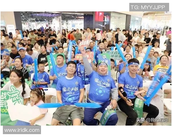 足球明星引领潮流球迷热情围观激情瞬间 足球明星引领潮流球迷热情围观激情瞬间