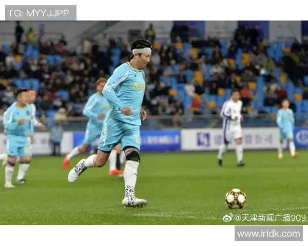 足球明星霸气手机墙纸尽显风采让你随时感受球场激情与荣耀 足球明星霸气手机墙纸尽显风采让你随时感受球场激情与荣耀