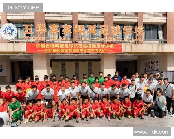 足球明星们齐聚一堂共舞牙线舞展现运动魅力与团队精神